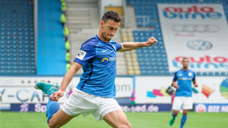 ‚„Einfach Gas geben“ will Mounir Bouziane am Montagabend im DFB-Pokal-Spiel gegen Hertha BSC Berlin: „Und dann gucken wir mal, was dabei herauskommt.“ ‚„Einfach Gas geben“ will Mounir Bouziane am Montagabend im DFB-Pokal-Spiel gegen Hertha BSC Berlin: „Und dann gucken wir mal, was dabei herauskommt.“