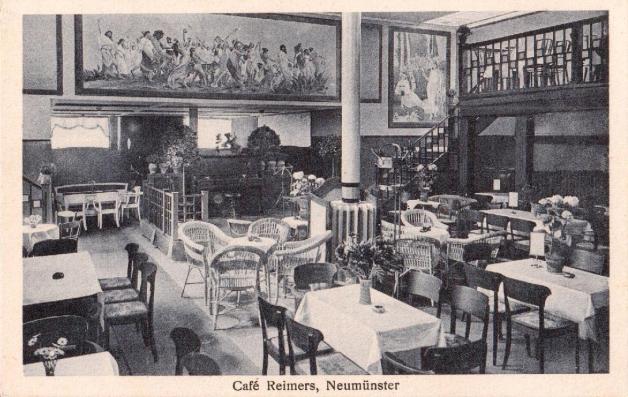 1924 eröffnete im eingeschossigen Gebäude in der Christianstraße Nr. 76 bis 82 das „Café Reimers“. Malermeister Gustav Reimers hatte das leerstehende Haus 1921 gekauft und Wohnungen und Einzelgeschäfte eingebaut.