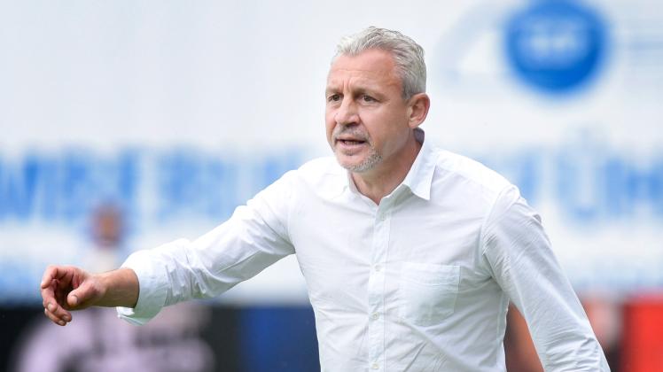 Pavel Dotchev weiß, wie DFB-Pokal geht: Der Rostocker Coach warf mit seinen Teams schon mehrfach Bundesligisten aus dem Wettbewerb. Am Montag soll es Hertha BSC treffen. Pavel Dotchev weiß, wie DFB-Pokal geht: Der Rostocker Coach warf mit seinen Teams schon mehrfach Bundesligisten aus dem Wettbewerb. Am Montag soll es Hertha BSC treffen.