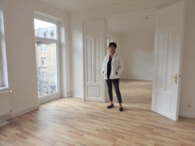 In diesem wunderschönen Wohnzimmer will keiner wohnen. Hausverwalterin Gabriele Momsen-Seligmann findet keinen passenden Mieter.
