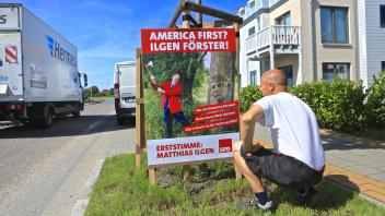 Mit diesem Plakat will Ex-Wrestler und SPD-Politiker Matthias Ilgen in Nordfriesland stimmen für die Bundestagswahl sammeln. 