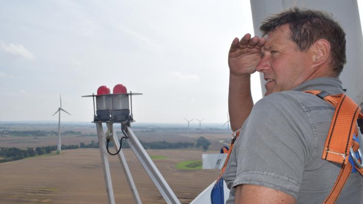 Ein Ausblick, wie er einem selten geboten wird: Frank Goetze genießt den Blick übers Land. 