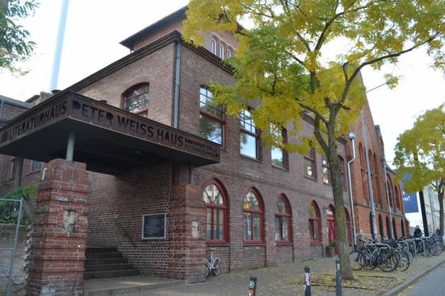 Im Peter-Weiss-Haus sitzen verschiedene freie Kulturschaffende und -träger wie das Literaturhaus oder der Verein Soziale Bildung unter einem Dach.  