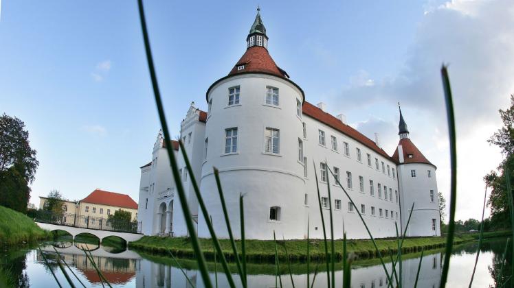 Das sehr aufwendig restaurierte Wasserschloss in Fürstlich Drehna  