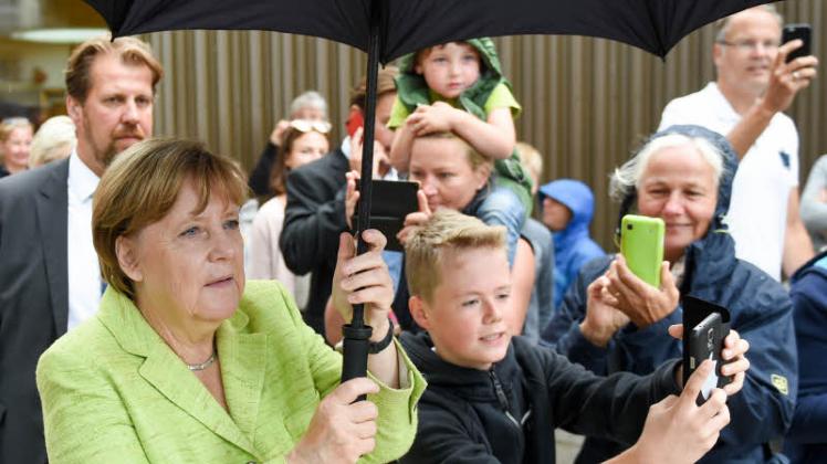 Ahrenshoop feiert den Geburtstag seiner Künstlerkolonie. Am Sonnabend besuchte Angela Merkel den Ort. 