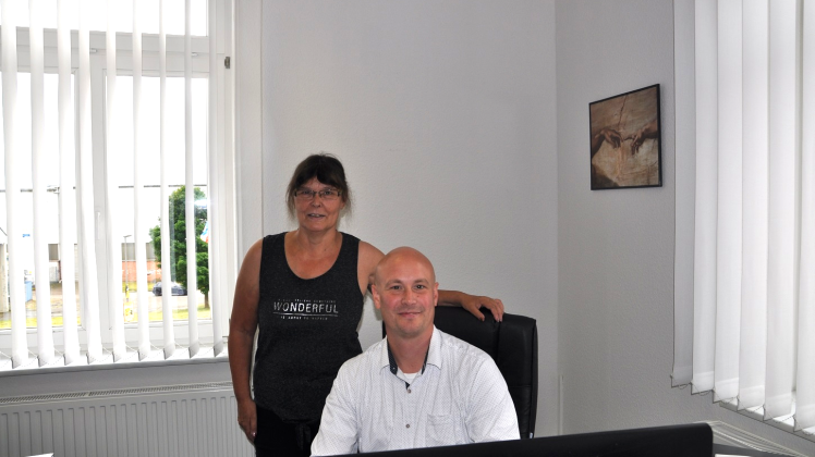 Das Unternehmenist auch ein Familienbetrieb: Geschäftsführer Dennis Scheuten mit Mama Angelika Scheuten, Assistentin der Geschäftsführung.  