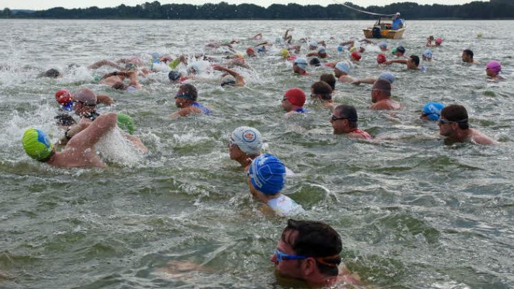 Wie im Vorjahr erwartet der Veranstalter auch diesen Sonntag mehr als 100 Teilnehmer zum Start im Wasser. 