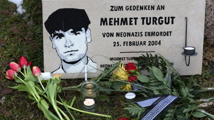 Der 24-jährige Mehmet Turgut war Ende Februar 2004 in einem Imbisscontainer in Rostock erschossen worden. Der Mord wird dem «Nationalsozialistischen Untergrund» (NSU) zugeordnet.