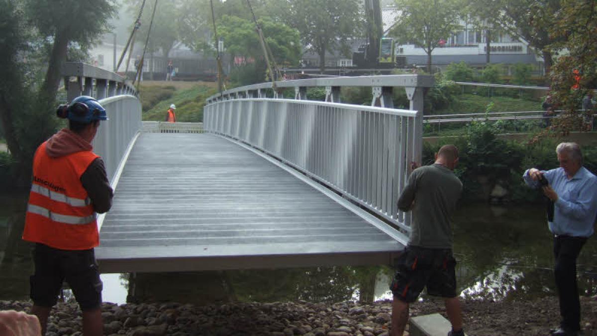 Passt! Die neue Brücke ist da | SHZ