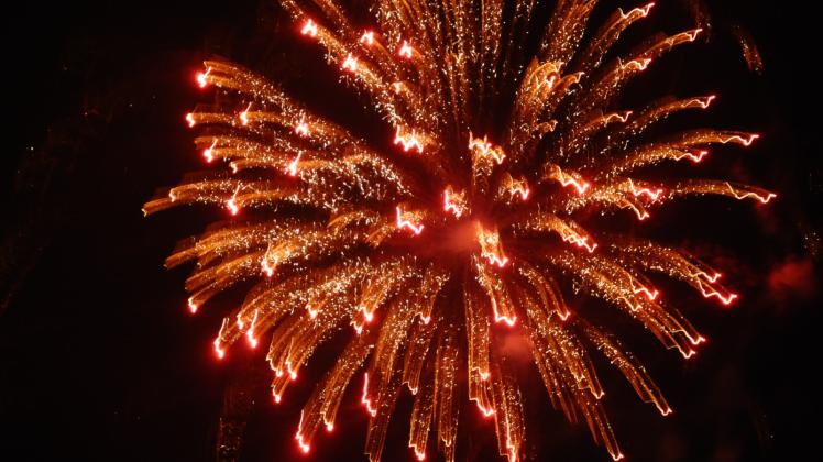 Das Feuerwerk-Spektakel von Pyrotechniker Mathias Kürbs sorgt für offene Münder bei den Besuchern. Fotos: ksei 