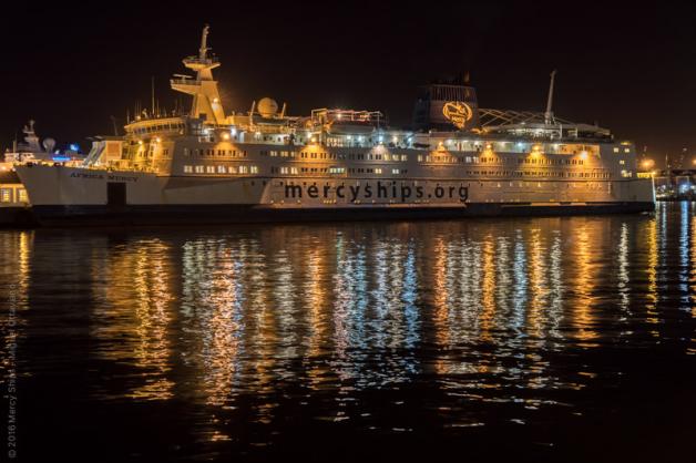 Die „Africa Mercy“ ist das größte private Hospitalschiff der Welt – und ein Schwesterschiff der alten Scandlines-Fähren. Die „Africa Mercy“ ist das größte private Hospitalschiff der Welt – und ein Schwesterschiff der alten Scandlines-Fähren.