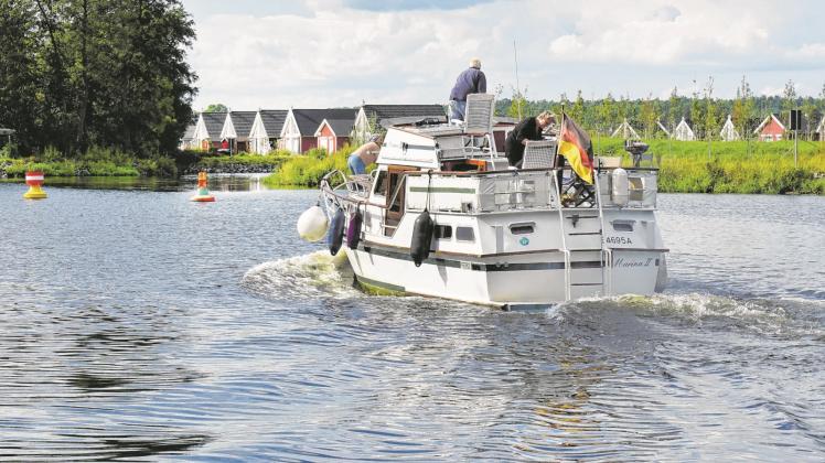 Auf dem Weg zum Finowkanal: Bootstouristen nutzen die schönen Tage, um die Wasserstraße im Barnim, in Oberhavel und Ostprignitz-Ruppin zu erkunden.  