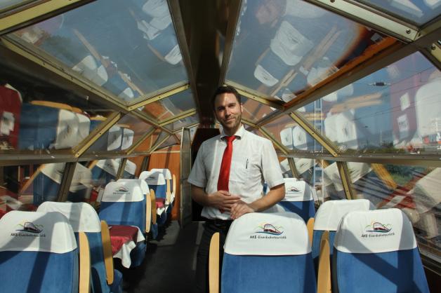 Er liebt seinen Job als Zugführer und arbeitet sonst im Projektmanagement der Bahn: Henrik Feldmann.