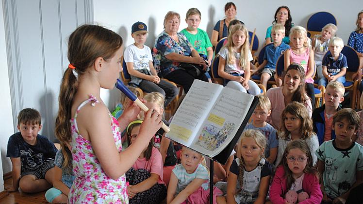 Nelly Borowitz spielte gestern im Konzert „Kinder für Kinder“ auf der Blockflöte.  