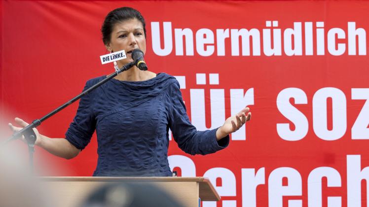 Linken-Politikerin Sahra Wagenknecht tritt auf dem Hachmannplatz am Hauptbahnhof auf. 