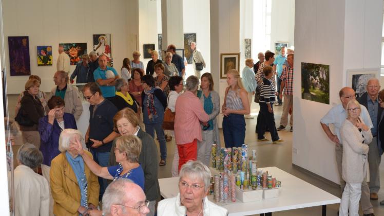 Zur Finissage fand die Laienkunstausstellung in der Wollhalle noch einmal großen Besucherzuspruch.  Fotos: Eckhard Rosentreter 