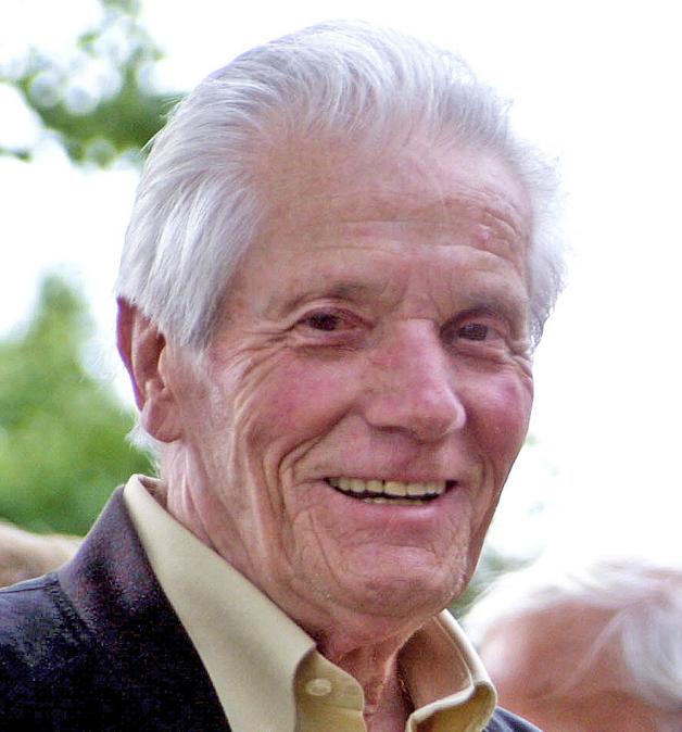 Ottmar Walter (1924-2013) bei seinem letzten Besuch in Kiel anlässlich des 75. Geburtstages der KSV-Torhüterlegende Henry Peper (1928-2006).