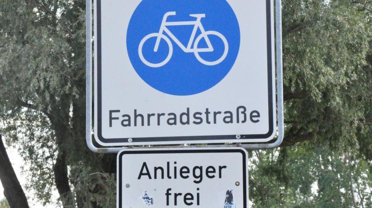 Auf Fahrradstraßen haben Zweiräder Vorrang.  