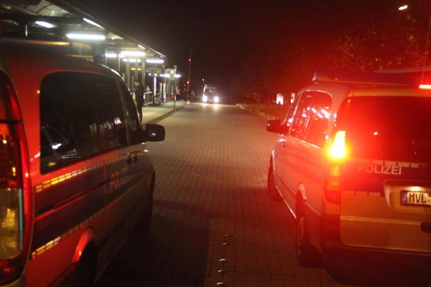 Auseinandersetzung in Rostocker Straßenbahn nach Mühlenfest fordert sieben Verletzte: Angreifer sprüht mit Reizgas umher