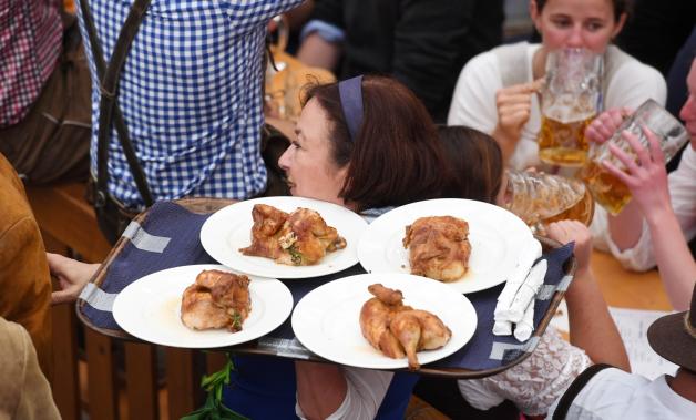 Wiesnhendln gehören zum Bier dazu Wiesnhendln gehören zum Bier dazu