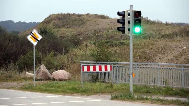 Grünes Licht für Enteignung: Blick von der Kreuzung Tastruper Weg / Hochfelder Landstraße auf einen Teil des umstrittenen Grundstücks. 