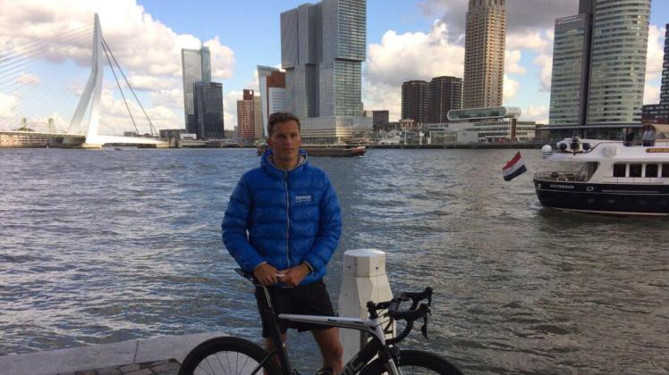 WM-Teilnehmer Thomas Winkelmann im „Relax-Modus“ am Rotterdamer Hafen  