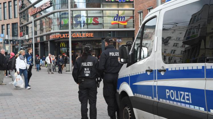 Es bleibt vorerst bei der Polizeipräsenz auf dem Marienplatz: Die Videoüberwachung wird nicht mehr in diesem Jahr installiert. Auch die von Bürgern geforderte Polizeiwache ist nicht in Sicht. 