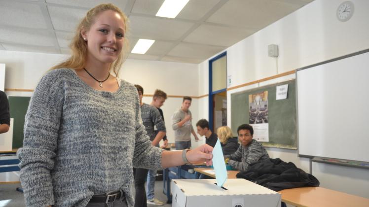 Bundestagswahl 2017: Mie Maleen Dickau aus Elmshorn darf mit ihren 17 Jahren wählen – allerdings nur bei der Juniorwahl in der Elsa-Brändström-Schule.  