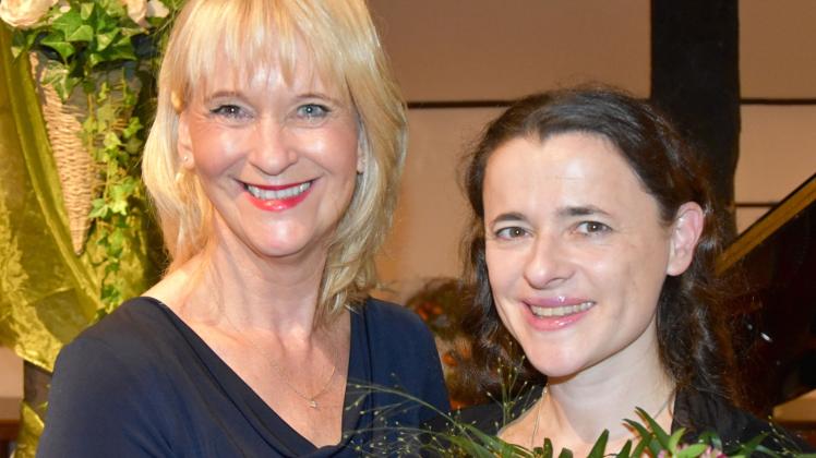Simone Anders (rechts) und Sabine Maria Schoenaich freuten sich über den Erfolg. 