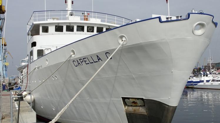 Die „Capella C“ ist ein Hingucker. Die knapp 60 Meter lange Expeditionsyacht liegt derzeit im Wismarer Westhafen. 