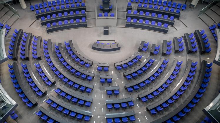 Blick in den Plenarsaal  des Bundestages: 709 Abgeordnete sollen hier sitzen. So viele wie nie zuvor.  