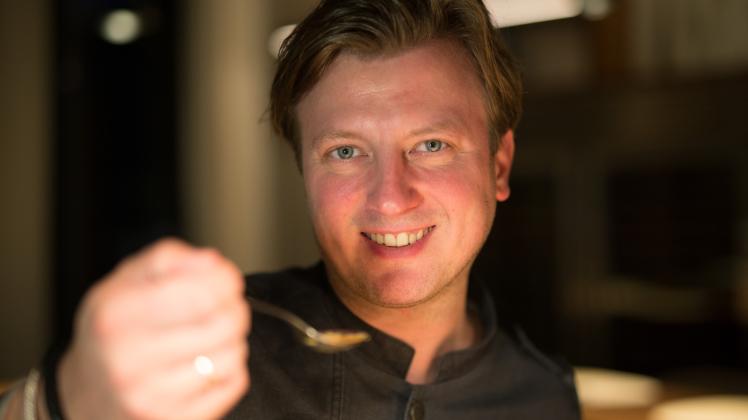 Spitzenkoch: Das Restaurant „The Table“ von Kevin Fehling (40) ist eines von nur insgesamt zehn Restaurants in Deutschland, das 2017 vom Gastroführer Michelin mit drei Sternen, der höchsten Bewertung, ausgezeichnet wurde.  