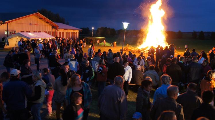 In Brüel ist das Herbstfeuer schon eine Tradition.  