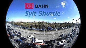 Die Webcam zeigte an der Niebüller Autoverladung starken Andrang von Sylt-Reisenden.
