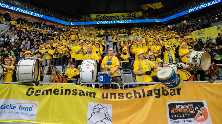 Die „Gelbe Wand“: Schon beim DVV-Pokalfinale Anfang März in Mannheim bildeten die SSC-Fans einen beeindruckenden Block. Und Mannheim ist viel weiter entfernt als Hannover…  