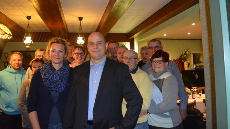 Holger Anders und seine Frau Monique feierten gestern mit ihrer Wahlkampftruppe. 