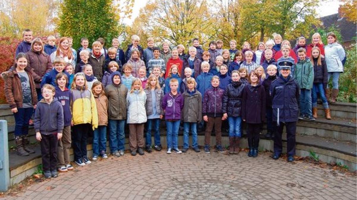 Viertklässler der WolfgangRatkeSchule als geprüfte Verkehrste SHZ