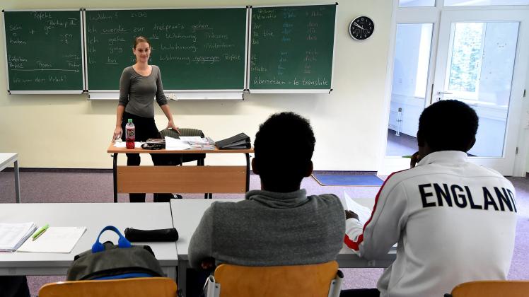 Deutschunterricht im Heim für unbegleitete minderjährige Flüchtlinge