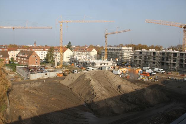 Auch auf der Baustelle beim Molenfeuer geht es voran: Hier entsteht ein Mix aus Miet- und Eigentumswohnungen. Fotos: mapp Auch auf der Baustelle beim Molenfeuer geht es voran: Hier entsteht ein Mix aus Miet- und Eigentumswohnungen. Fotos: mapp