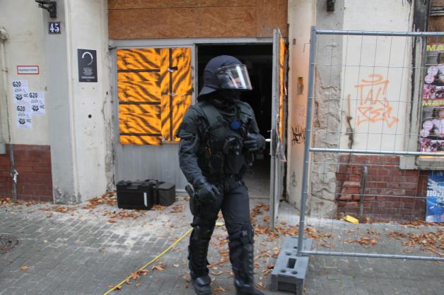 Polizei räumt besetztes Haus „Betty“ in Rostock