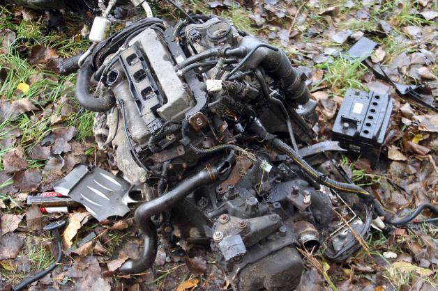Betrunkener 33-Jähriger verursacht schweren Verkehrsunfall in Rostock: Opel fällt Laterne, überschlägt sich und bleibt auf Dach liegen - Fahrer schwer verletzt Betrunkener 33-Jähriger verursacht schweren Verkehrsunfall in Rostock: Opel fällt Laterne, überschlägt sich und bleibt auf Dach liegen - Fahrer schwer verletzt