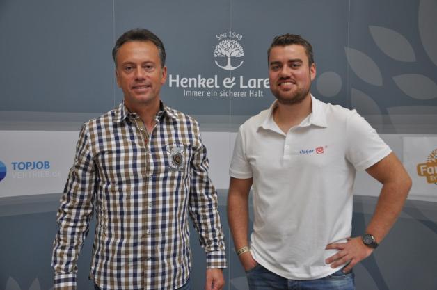 Für die Organisation zuständig: Ronny Polack (l.) und Oskar Hallier von der Henkel &amp; Lares-Versicherung stellen den Sporttag auf die Beine.