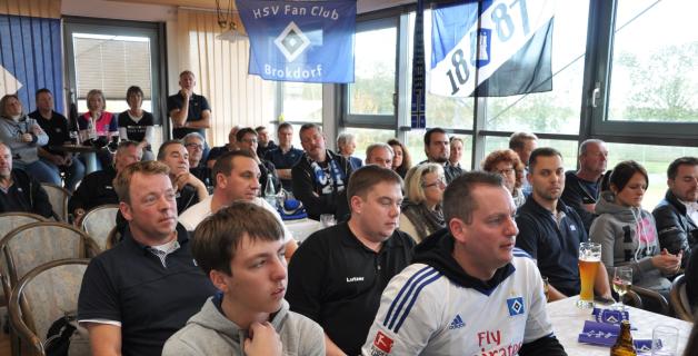 Rund 60 Mitglieder des HSV-Fanclubs Brokdorf erlebten den Besuch der HSVer im Brokdorfer Sportcasino.  