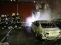 Fünf Autos gehen in Rostock in Flammen auf: Brandstifter zünden Wagen auf oberstem Parkdeck von Warnow-Park Lütten Klein an