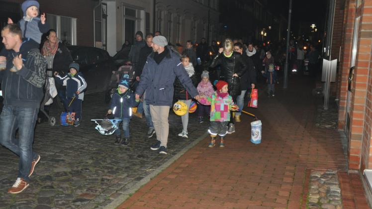Ein Fest für alle Sternberger Kinder und ihre Eltern, Großelten plus Geschwister. Fotos: Katja Frick Ein Fest für alle Sternberger Kinder und ihre Eltern, Großelten plus Geschwister. Fotos: Katja Frick