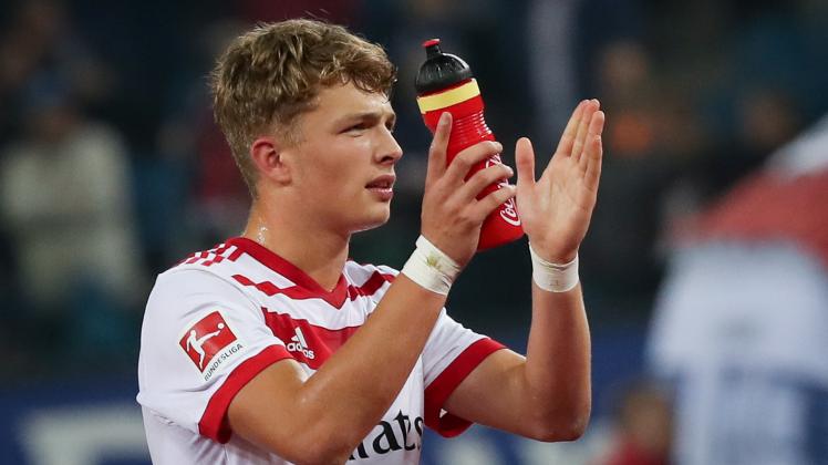 Jann-Fiete Arp nach dem HSV-Sieg gegen den VfB Stuttgart. Der 17-Jährige ist der Matchwinner.
