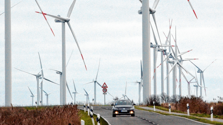 Die Regionalplanung für den Ausbau der Windkraft ist reichlich in Verzug. Die SPD Nordfriesland will Tempo machen und stellt im Kreistag den Antrag, die Landesregierung möge für Klarheit sorgen.