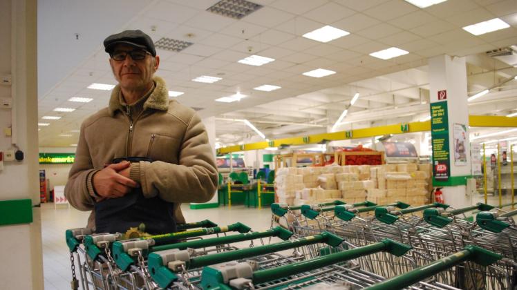 Stammkunde: Swen-Dirk Andres hofft, dass es auch im neuen Holstein-Center einen Supermarkt geben wird.