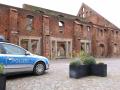 Schwere Messerattacke am Münster in Bad Doberan: Zwei Männer stechen 19-Jährigen in Ruine nieder - Lebensgefahr!