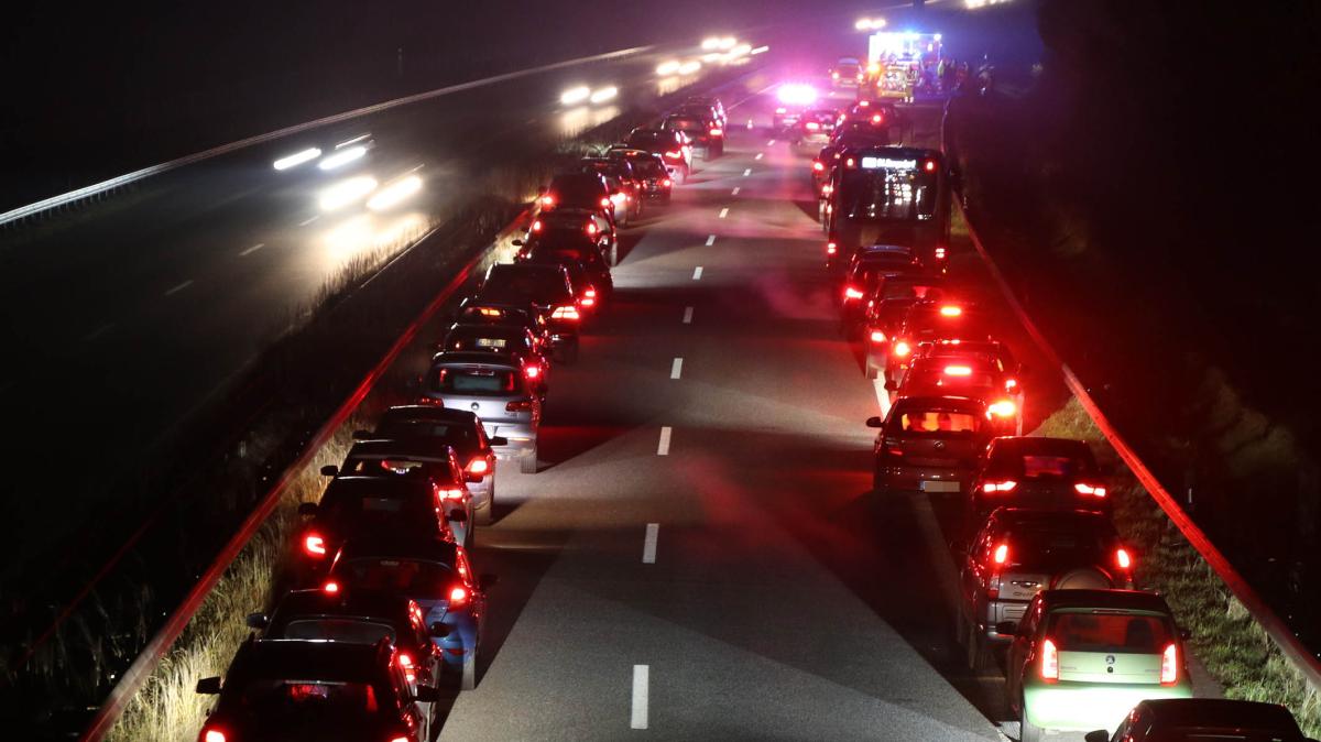 Drei Verletzte und kilometerlanger Stau nach Unfall auf A25